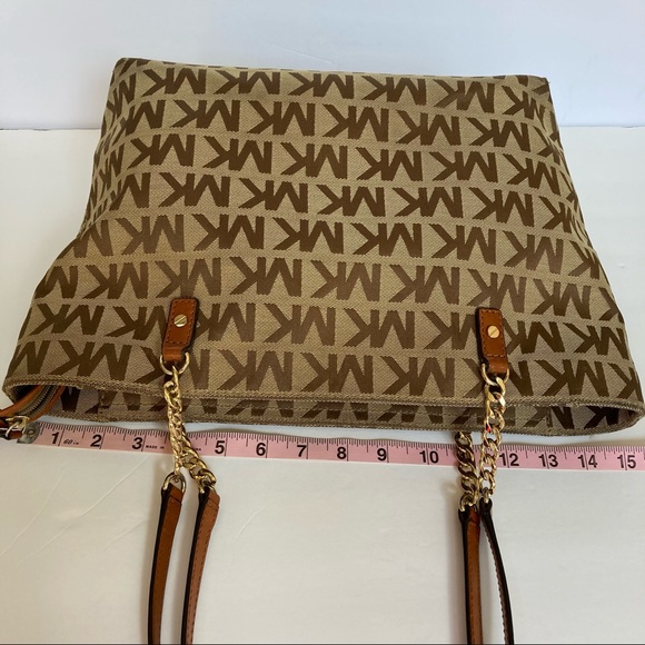 🎉HP🎉 Michael Kors zip monogram Tote bag - Picture 10 of 13
